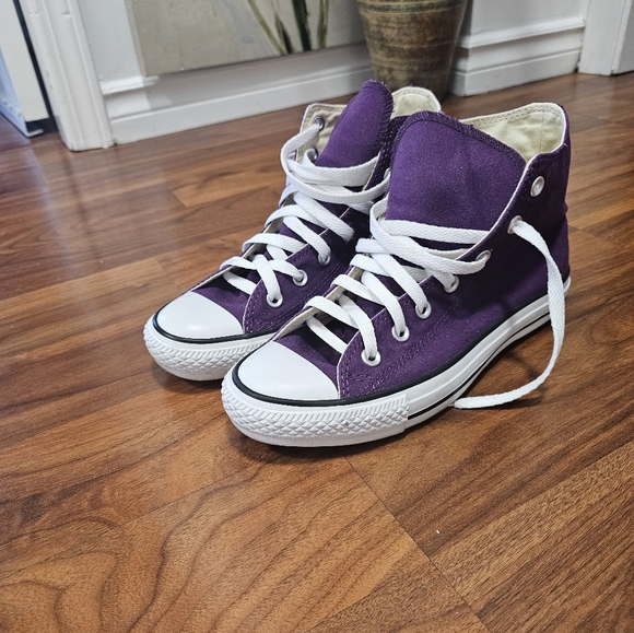 BRAND NEW WOMENS CONVERSE ALL STAR SNEAKERS. SIZE 9. PURPLE COLOR. - Picture 1 of 8